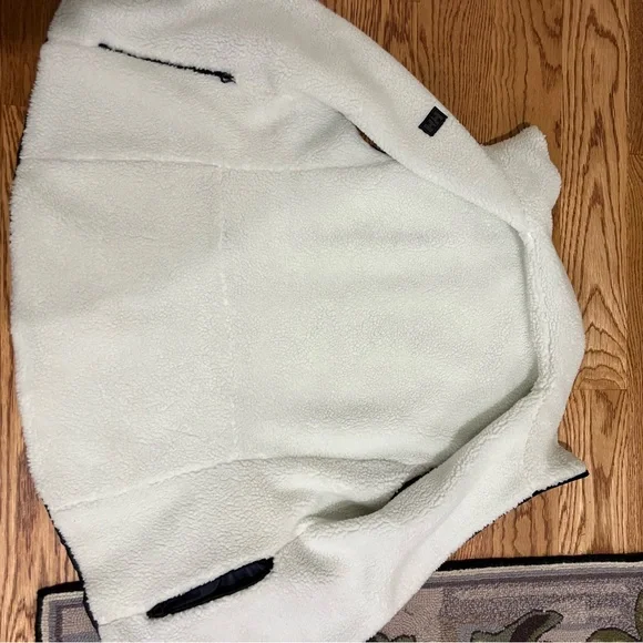 Reversible - Picture 4 of 4